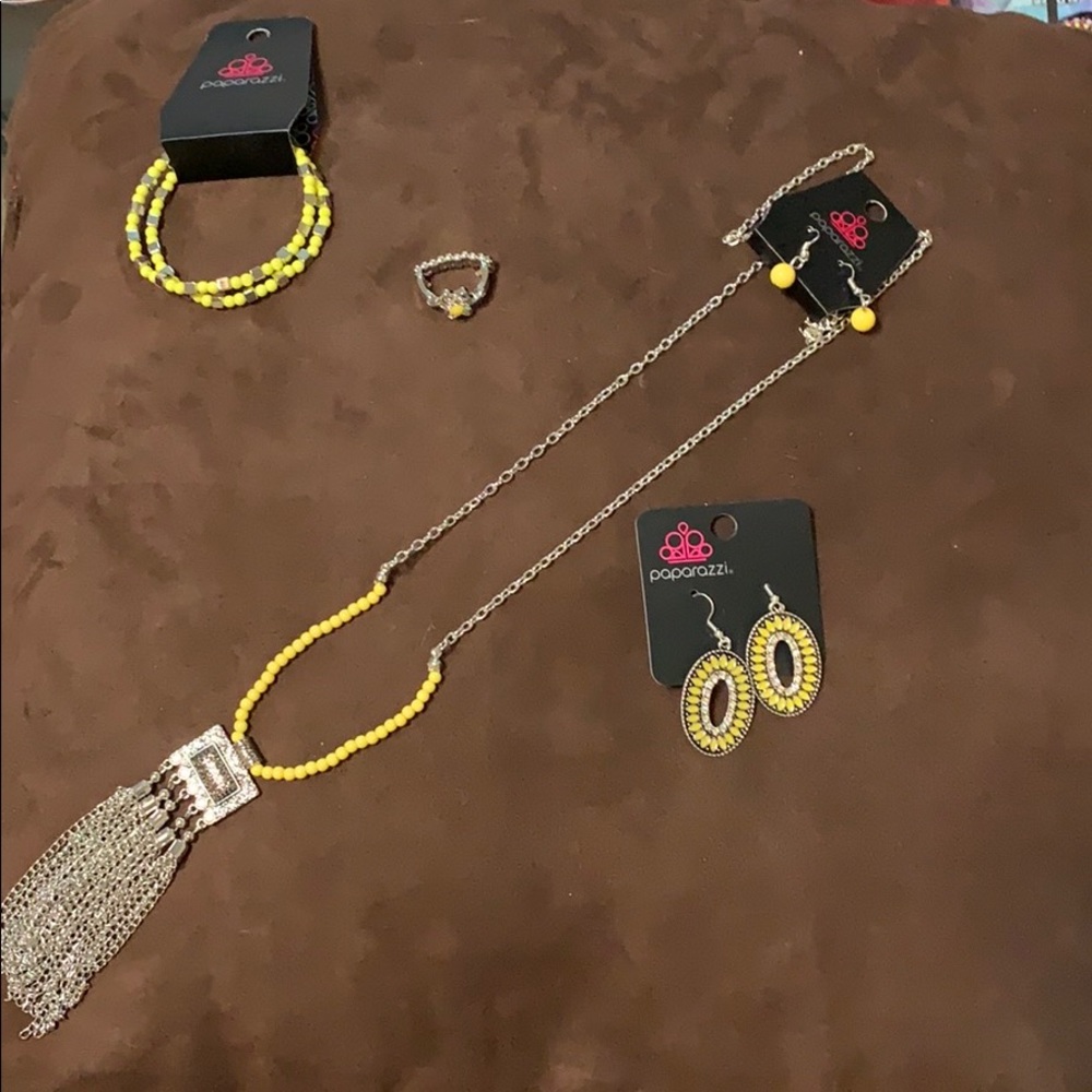 Paparazzi yellow lot